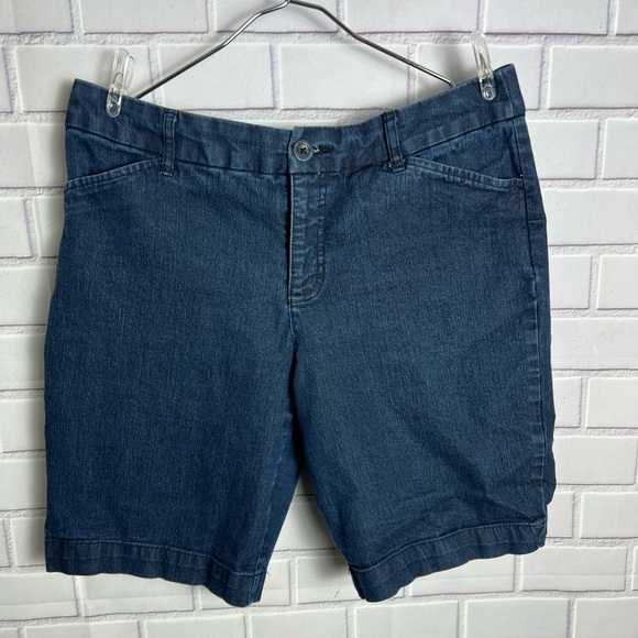 ST JOHN’S BAY Women's Denim Shorts/size 12P - Picture 1 of 7